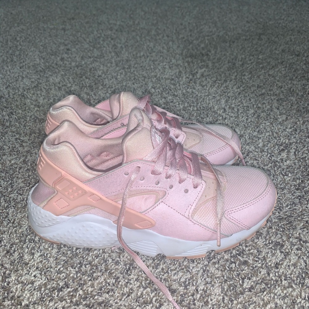 Pink Nike Huarache 🌸